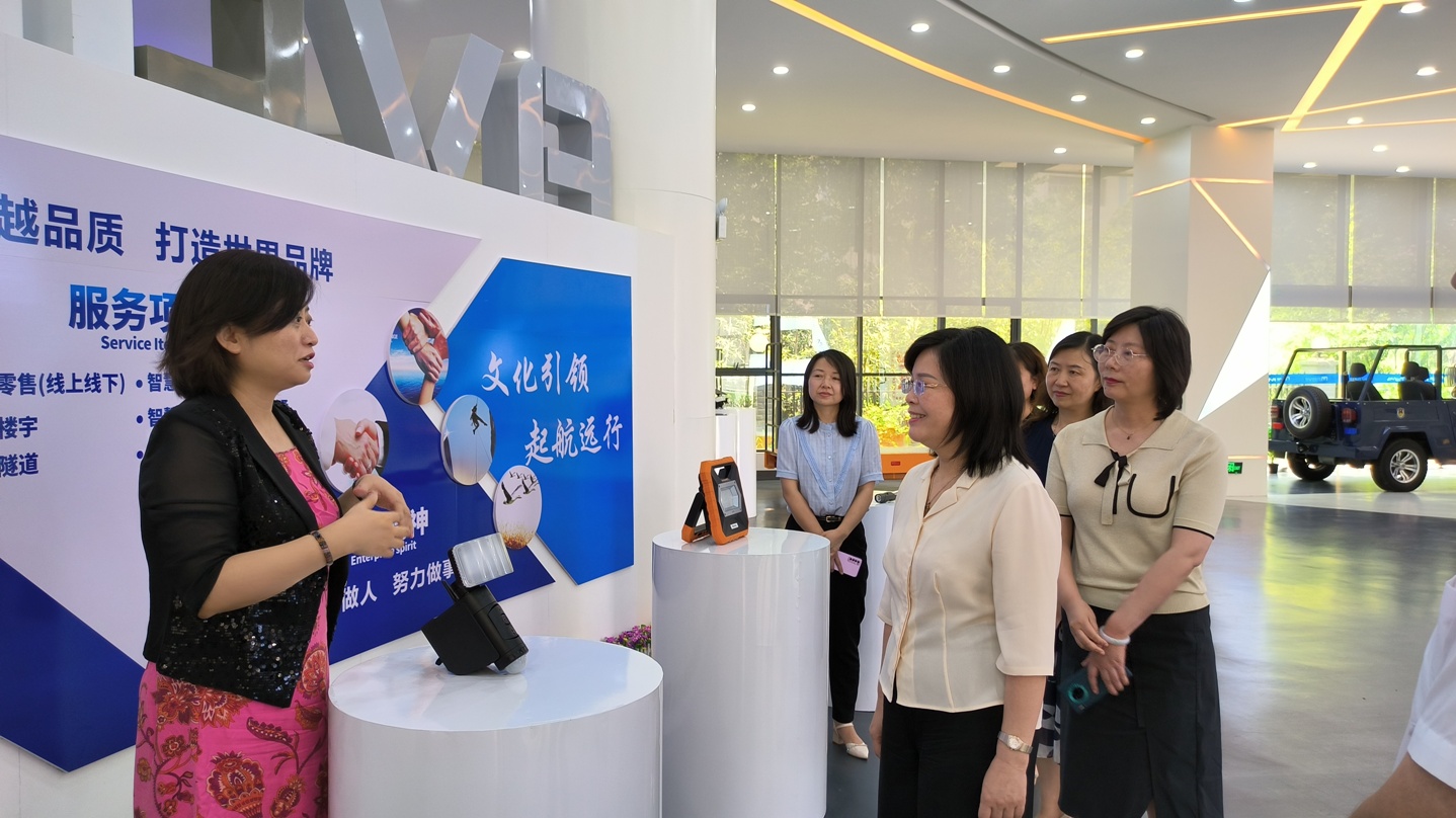 7月13日，省婦聯(lián)黨組書記、主席楊曉曼一行到全國(guó)巾幗建功先進(jìn)集體--成威科技調(diào)研3.jpg